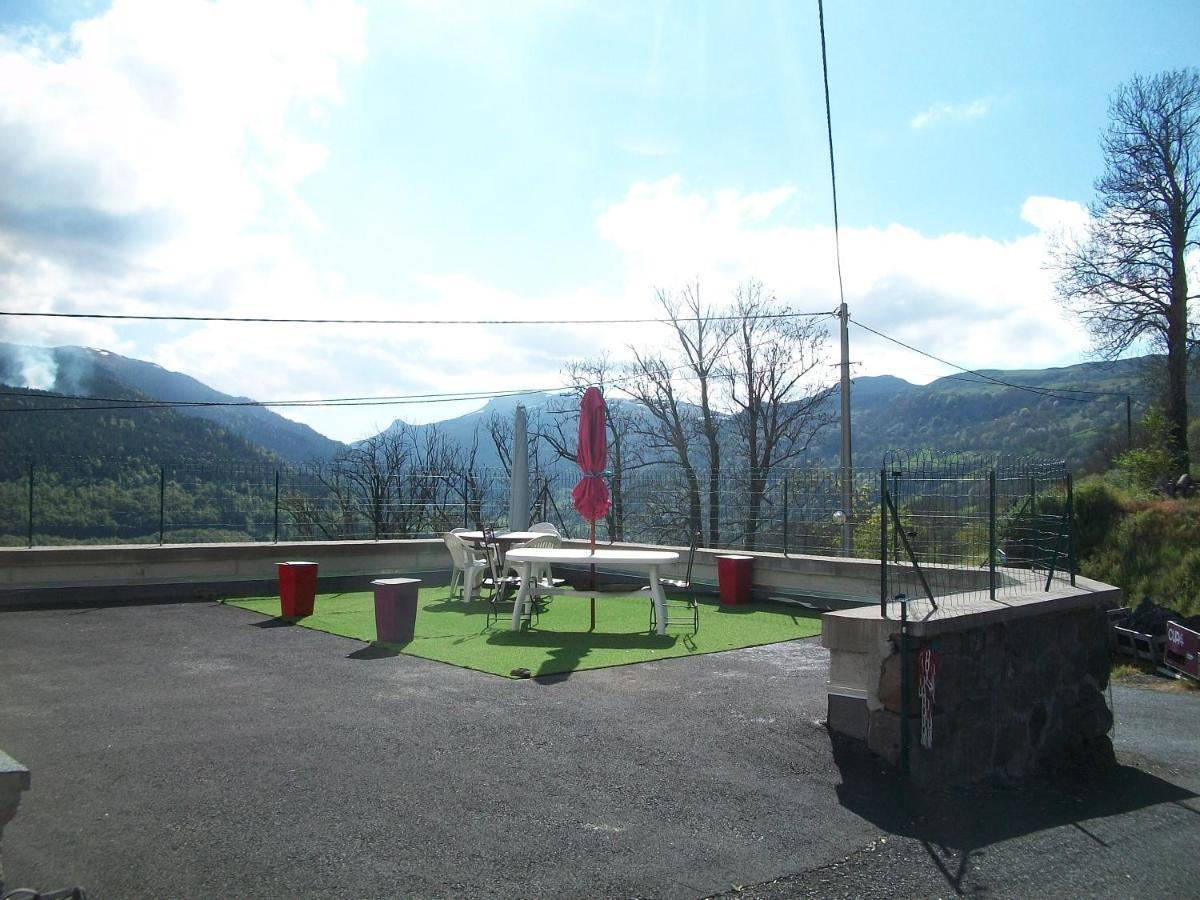 Au Pied Des Monts Du Cantal Appartement Laveissière
