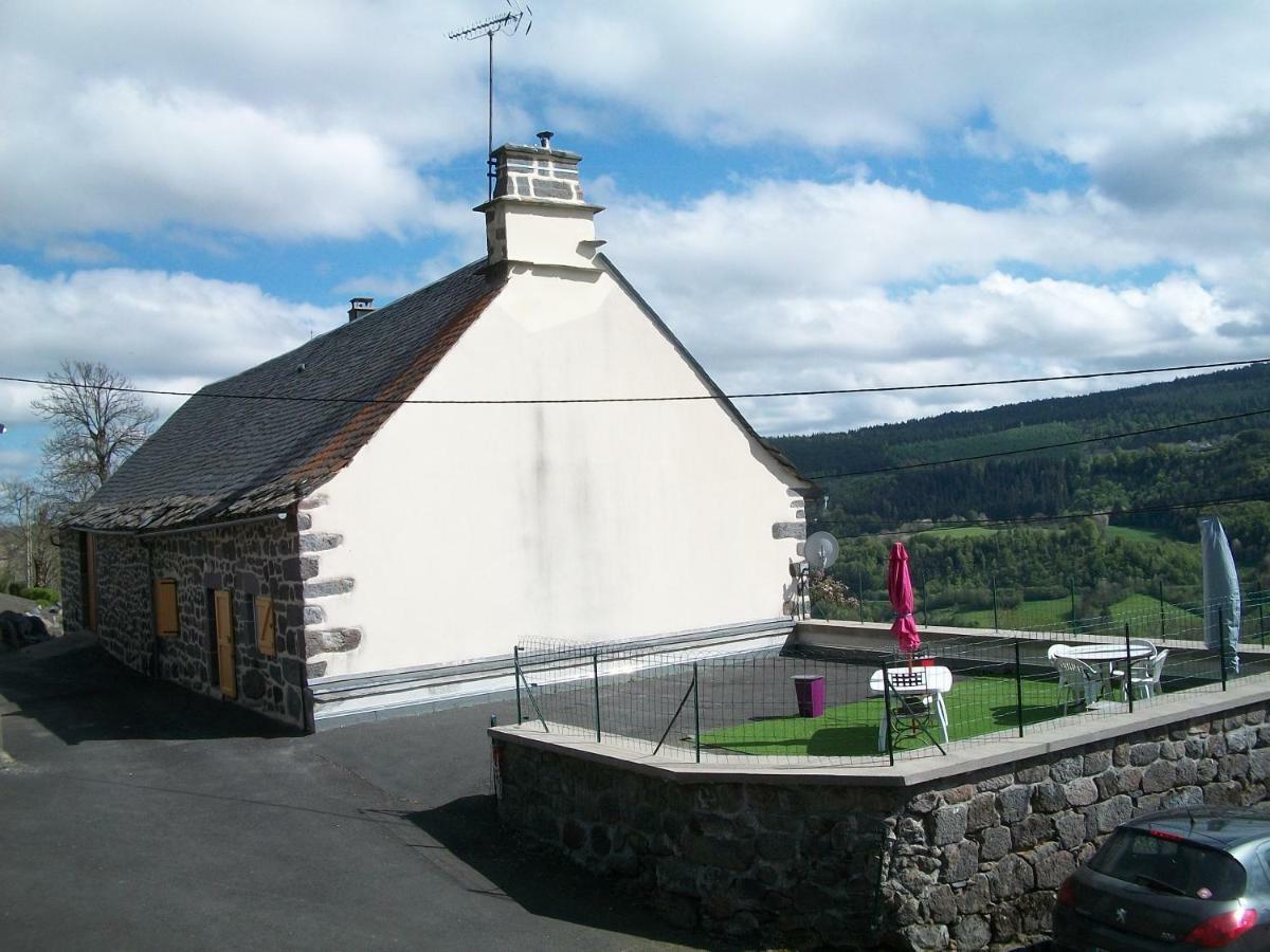 Appartement Au Pied Des Monts Du Cantal