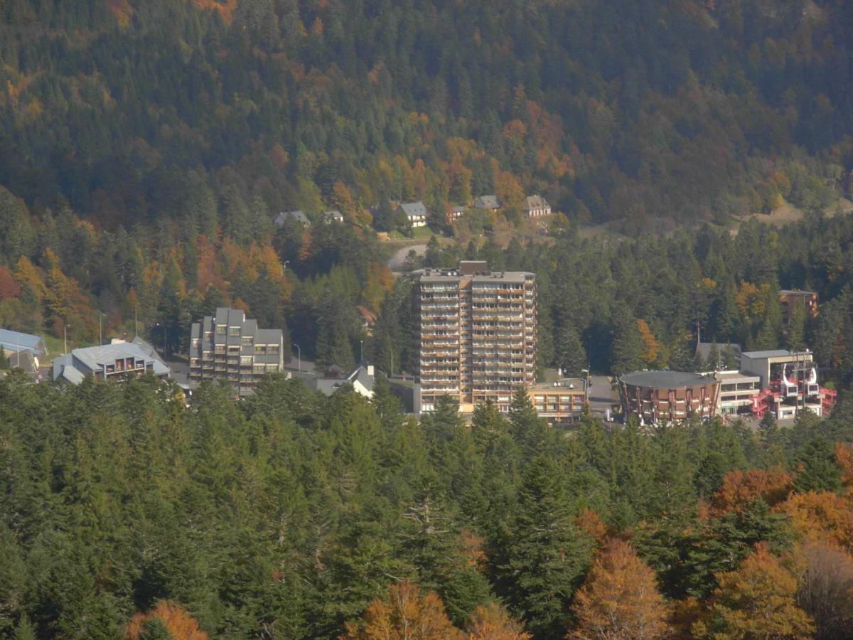 Au Pied Des Monts Du Cantal