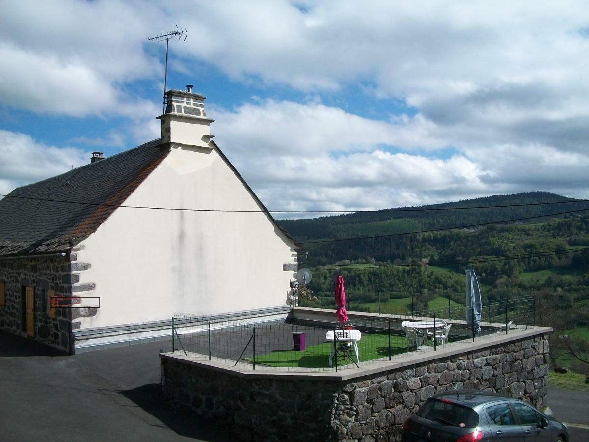 Appartement Au Pied Des Monts Du Cantal